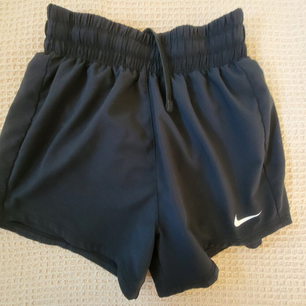 Girls youth Nike shorts. XS